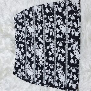 White house black market size 10 black/white skirt